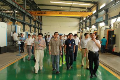 “千人計劃”專家來濟(jì)南一機床進(jìn)行現(xiàn)場參觀考察